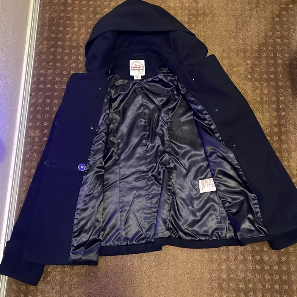 Only worn a few times and not able to fit into it anymore. - Picture 2 of 5